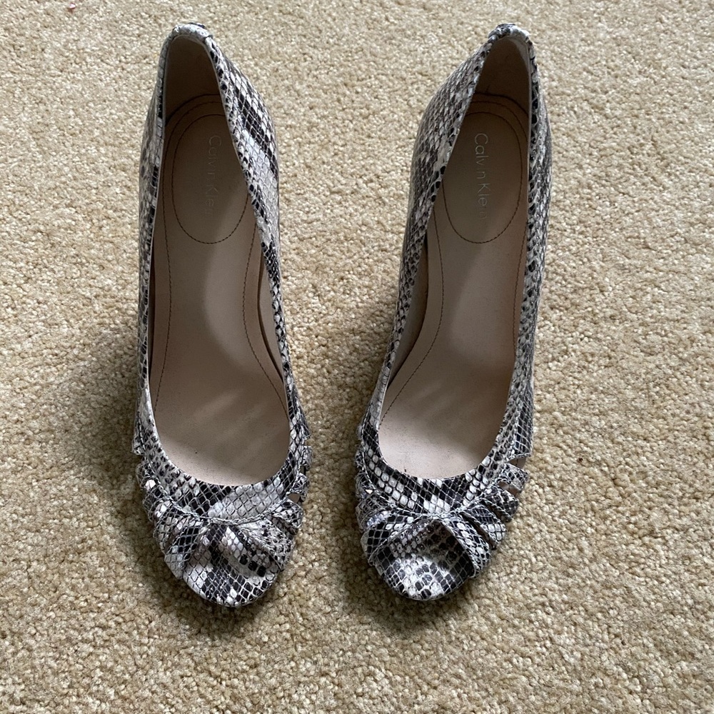 Snakeskin leather wedge
